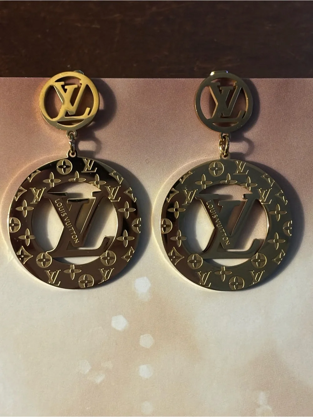 Brand New ! Gold Monogram Circle Drop Earrings - Picture 2 of 4